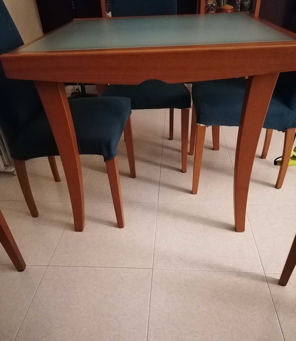 Mesa Jantar+cadeiras+cristaleiras