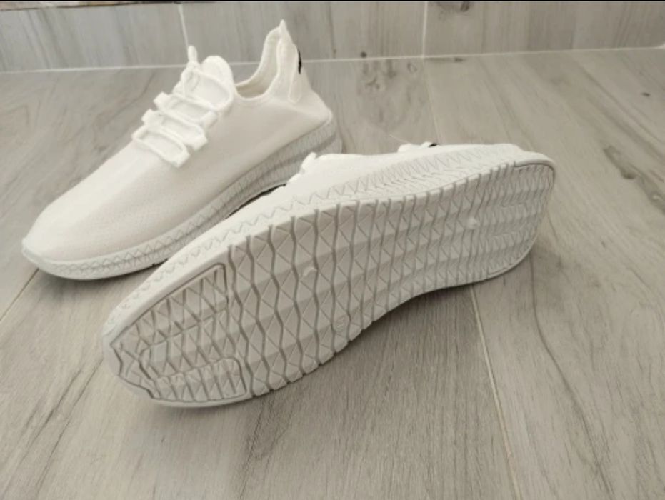 Продам мужские кроссовки