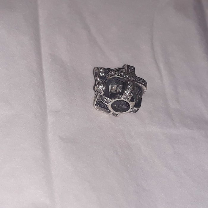 Charms  prezent cyrkonie do Pandory