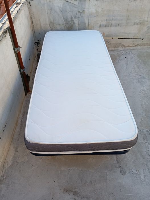 Cama solteiro com colchão