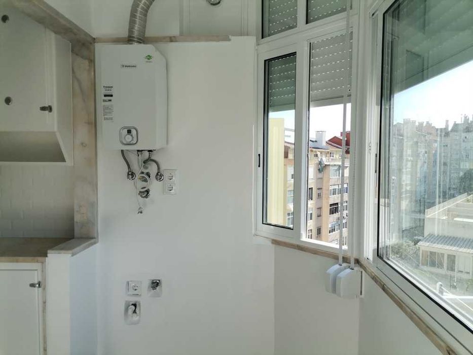 Ajuda T2 remodelado, prédio com elevador
