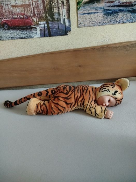 М'яка лялька в костюмі тигра