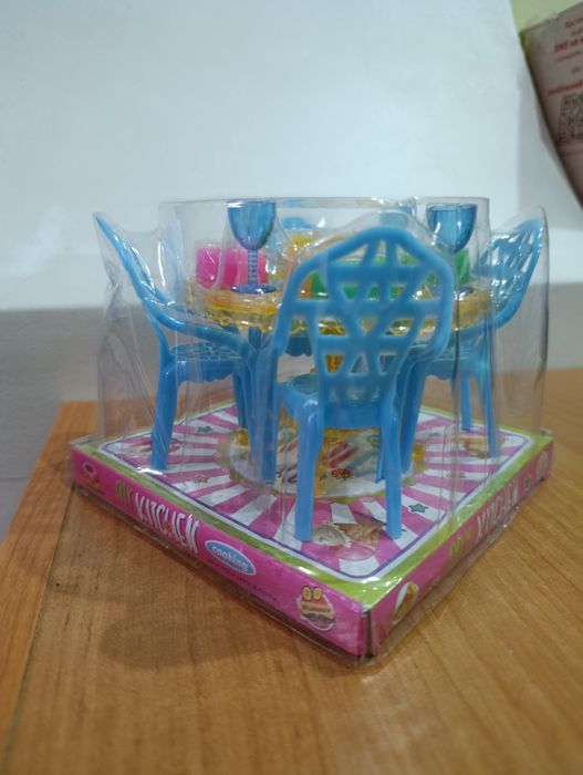 Набір посуду іграшкового свято у Барбі