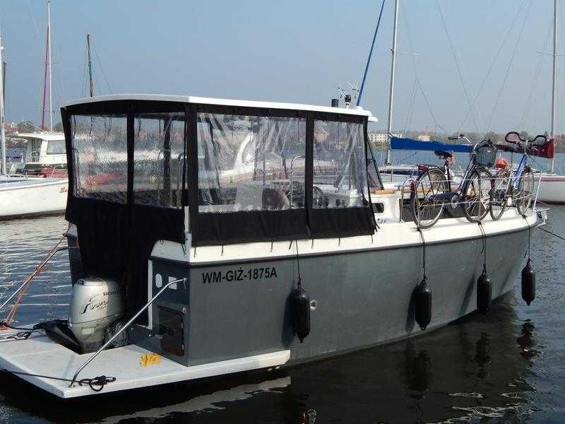 Mazury. Wynajem Jachtu Motorowego Calipso 750 Bez Patentu. PORT RYN