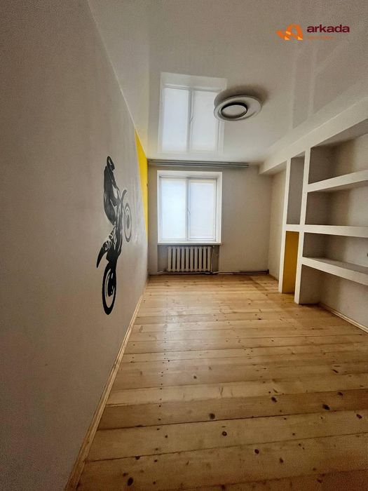 Продається чотирикімнатна квартира, район Угорники