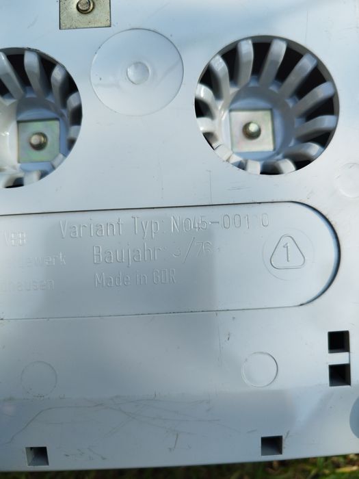 Zabytkowy telefon RFT