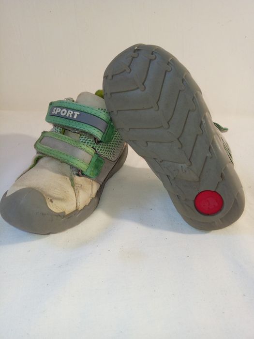 Кросівки дитячі.