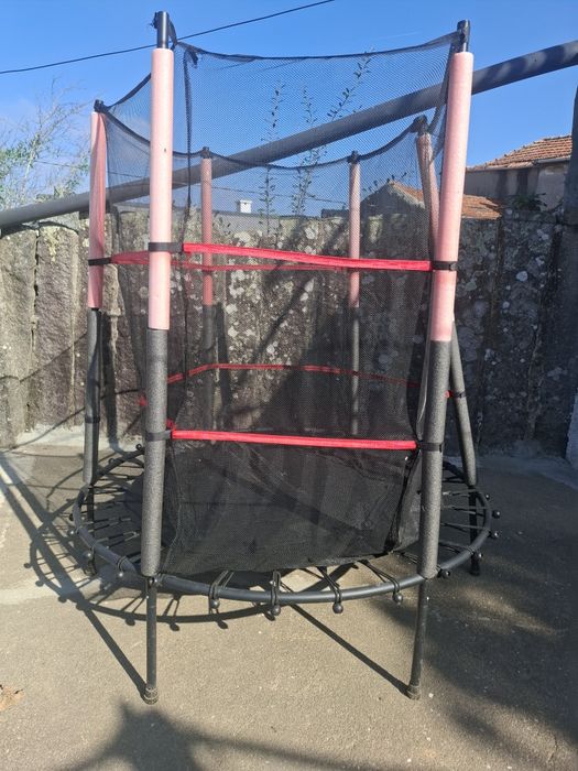 Mini trampolim para crianças