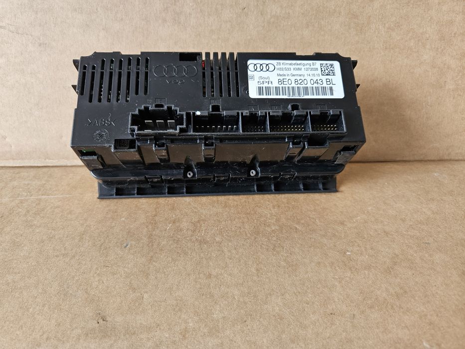 Audi A4 B7 8e0 Seat Exeo panel klimatyzacji nawiewu 8E0820043BL