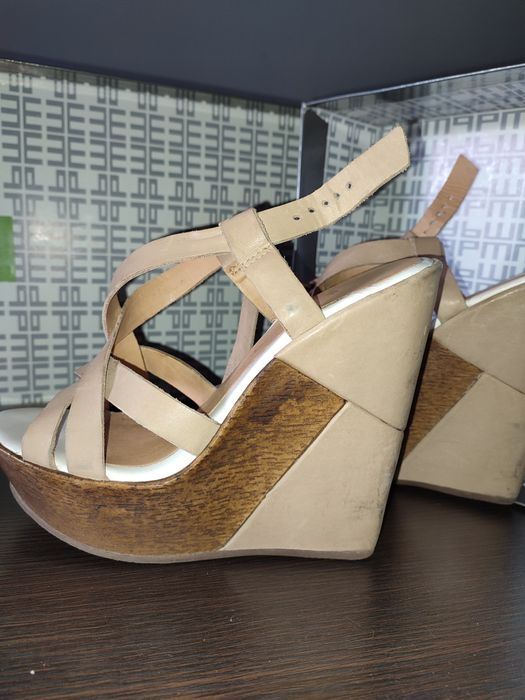 Sandały na koturnie Prima moda 38