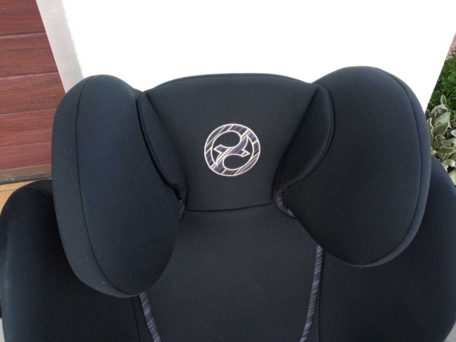 Renomowany fotelik samochodowy  Cybex Solution S-Fix  15-36kg