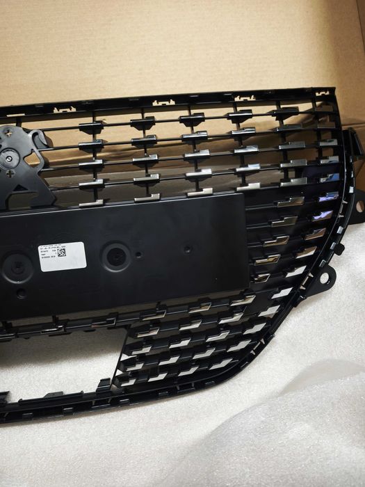 Grill atrapa przód przednia Peugeot 208 II 19- oryginał NOWA