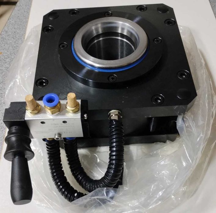 Пневматический зажимной патрон .