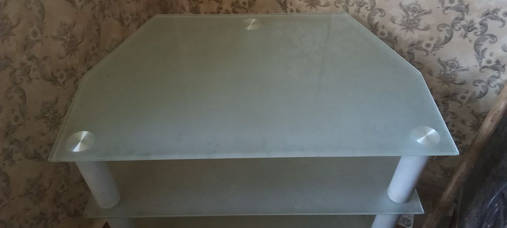 Тумба стеклянная под телевизор