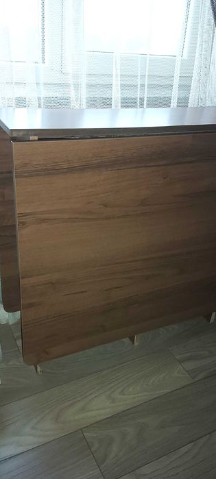 Продам розкладний стіл.
