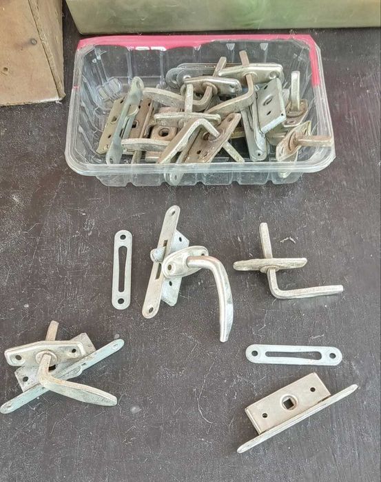 Замки Защелки Ручки Петли дверные - оконные СССР