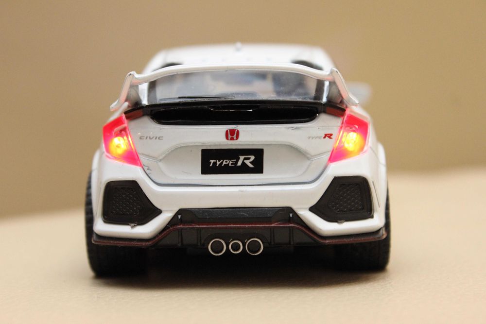 Model samochodu jak HONDA CIVIC TYPE-R X 10 1:32 światła dźwięk