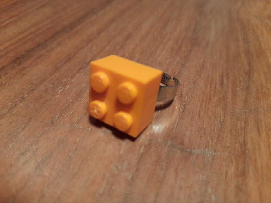 Anel c/ peça lego:branco,rosa,verde,amarelo,azul,verde,vermelho,castan