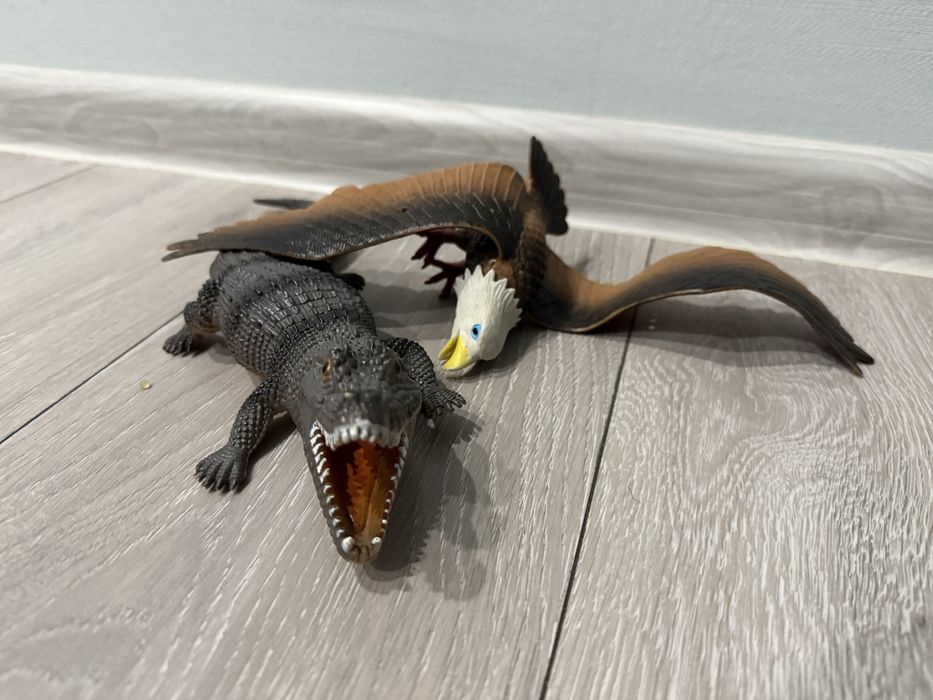 Великі фігурки динозаврів