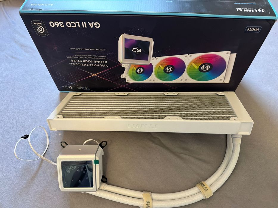 Lian Li Galahad II LCD White