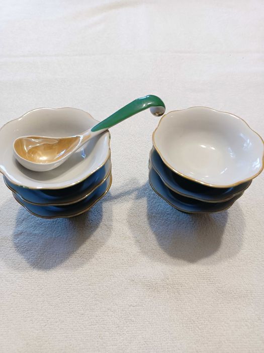 вареничние чашки с ложкой