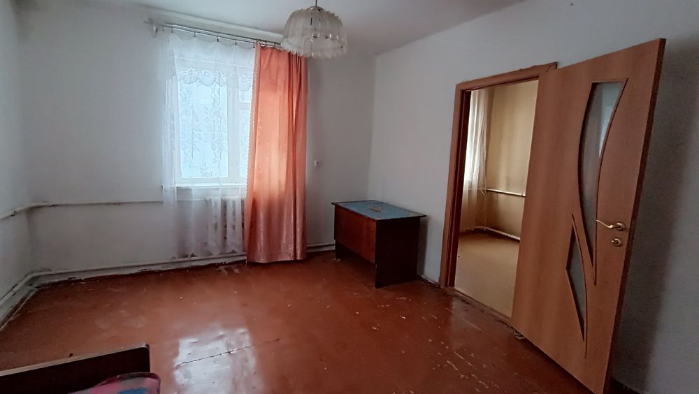 Продам будинок з ділянкою 5 соток. Є газ, центр. вода, єлектрика. - View 4