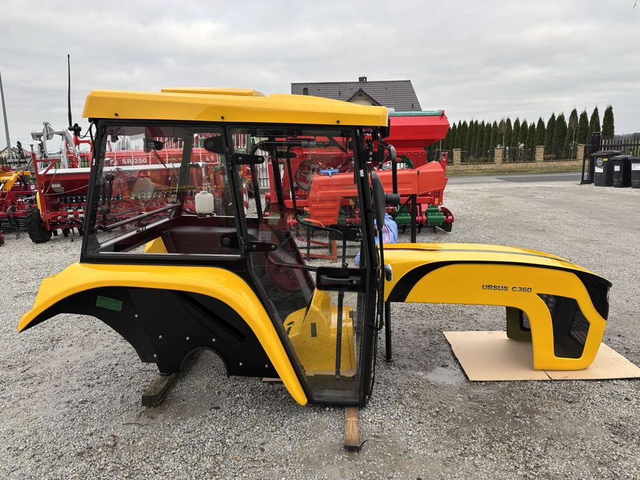 Kabina C-360 z błotnikami BTW X 2023 Naglak maska 04 kolor żółty