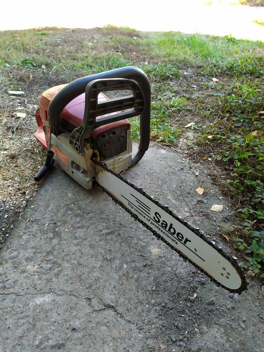 Бензопила (потребує ремонту)