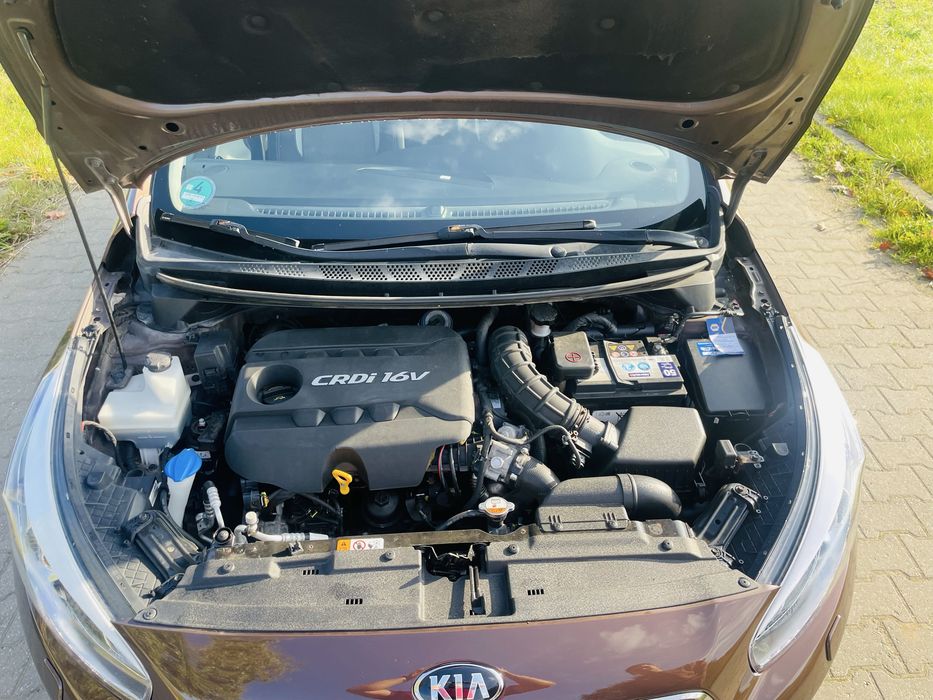 KIA CEED  1.6 CRDI    cee’d Xenon  Navi