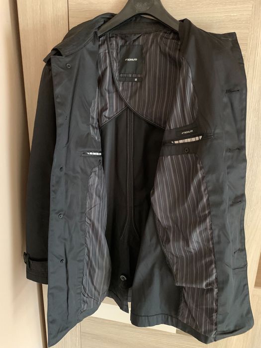 Płaszcz wiosenno-letni męski czarny.