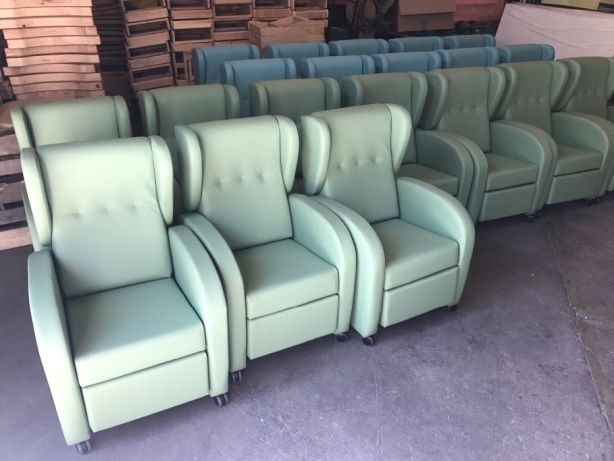Cadeirão Relax Manual Geriátrico Revestido Pele Sintética Lavável Novo