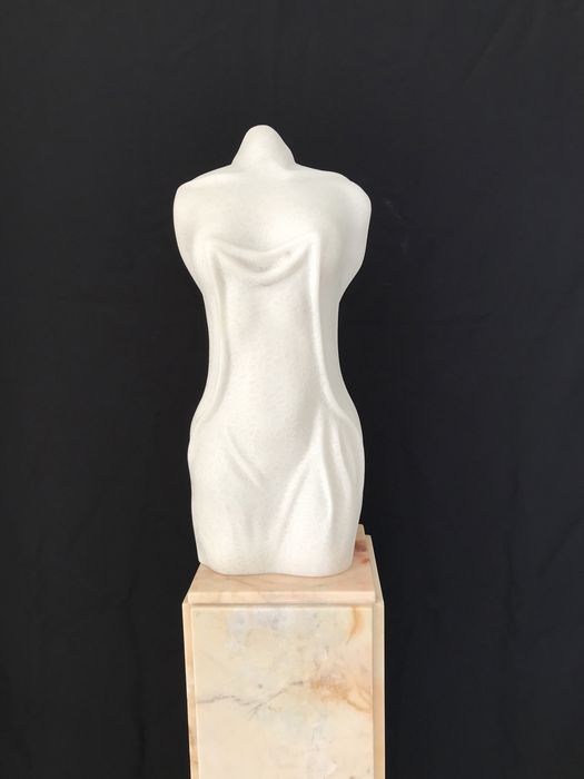 Escultura em mármore Estremoz