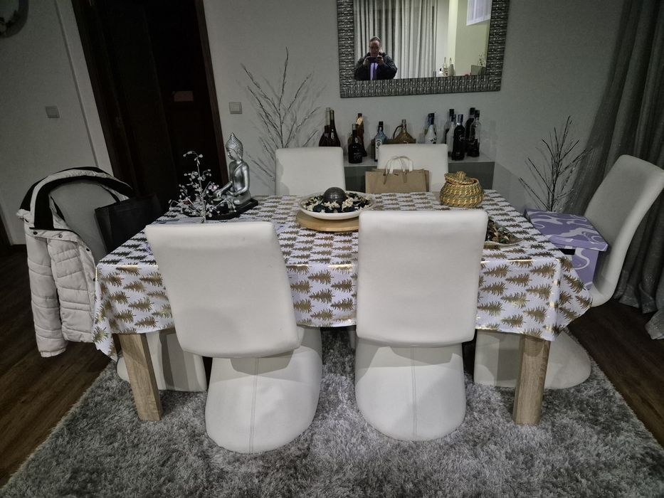 Mesa de jantar com 6 cadeiras