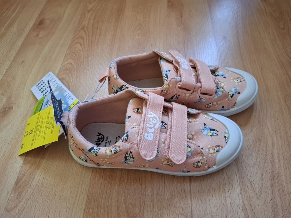 Nowe Trampki ze skórzaną wkładką z certyfikatem "ZDROWA STOPA" Bluey 32
Rozmiar 32