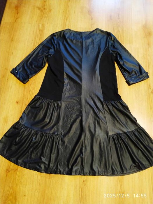 Czarna sukienka z ekoskóry Natalia 52 6XL