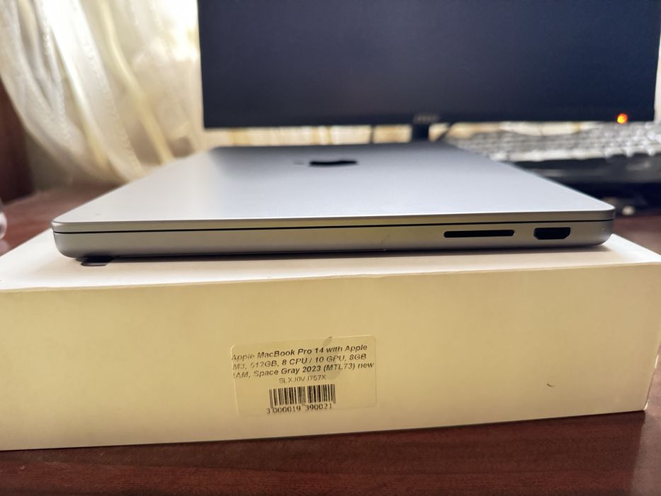 Macbook Pro M3 2023 14” 8/512 MTL73LL/A