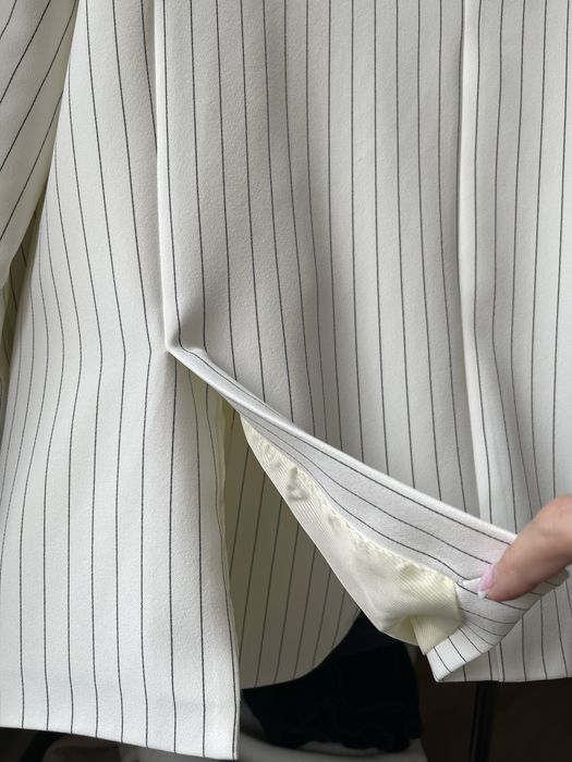 Пиджак молочный в тонкую полоску