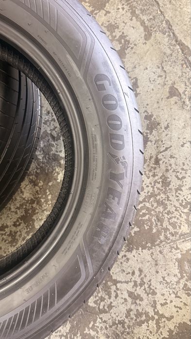 Pneus 215/60r17 Goodyear EfficientGrip 2 SUV com 75% piso