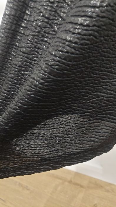 Czarna koszulka połyskująca