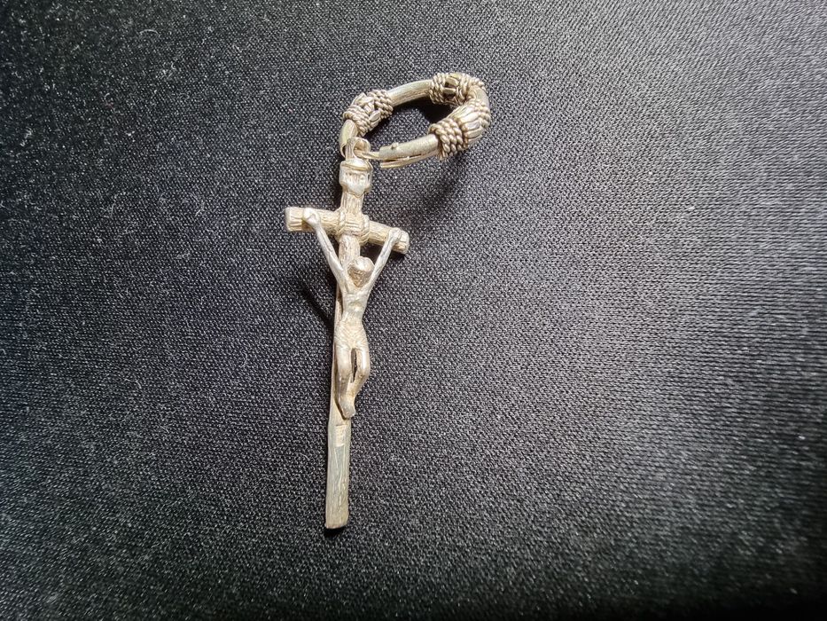 Srebrny kolczyk krzyż srebro 800