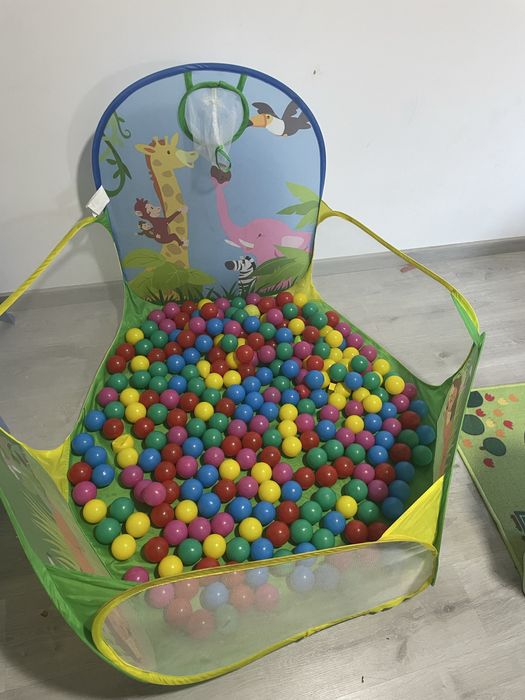 Piscina com bolinhas