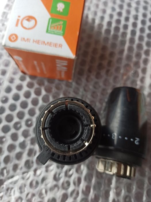 Термоголовка на радиатор отопления Германия