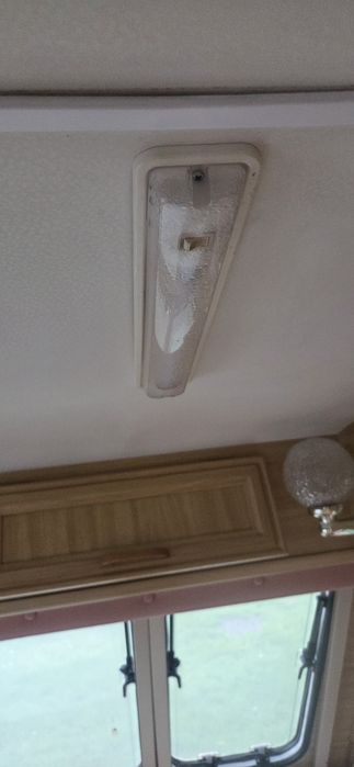 Kinkiety i lampki do sufitu do przyczepy