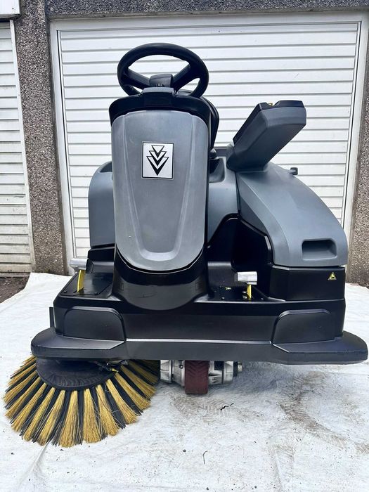 Karcher km 105/100 підмітальна прибиральна машина
