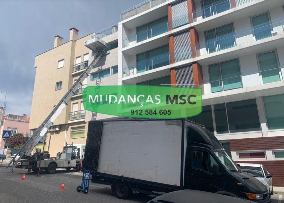 Plataforma elevatoria, Grua