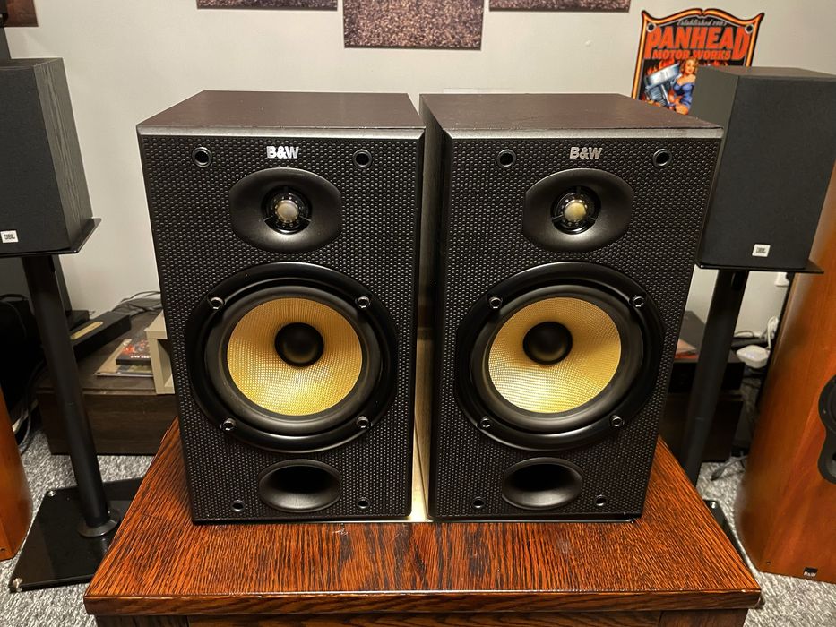 Kolumny podstawkowe monitory Bowers & Wilkins DM601 S1 + wieszaki