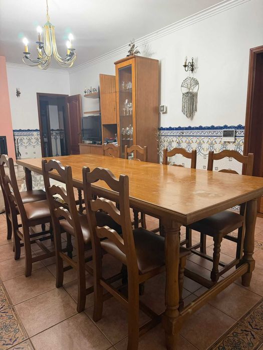 Mesa de jantar e móvel em madeira de carvalho