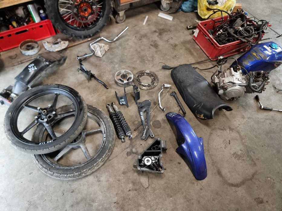Rama Yamaha YBR 125 Z dokumentami Silnik wał głowica części bak koło