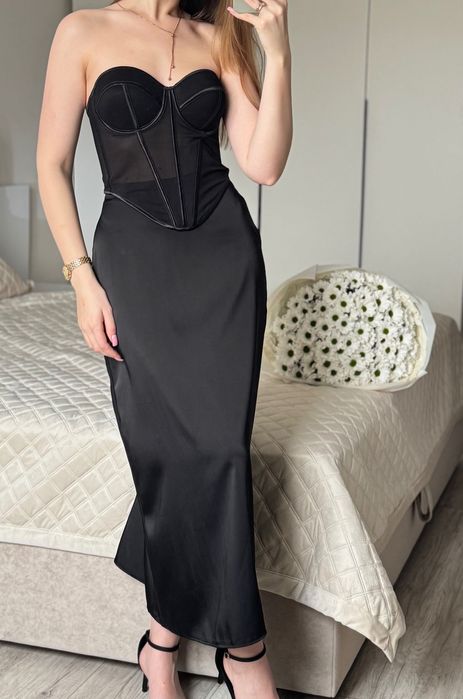 Атласна спідниця