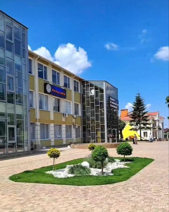 Таунхаус в Авангарде с двумя парко местами и зоной барбекю